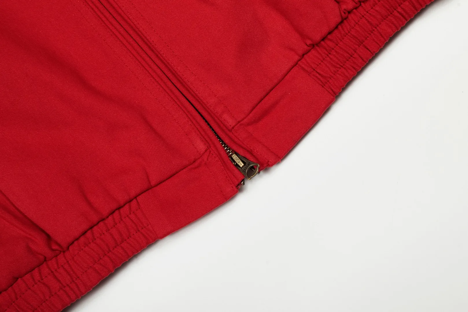 P300 top quality" Style number: 8101# (not off the shelves all year round) [Ralph Lauren/Ralph Lauren old cadre pony embroidered armband POLO jacket] ✅Ralph Lauren Ralph Lauren classic basic American retro old cadre goddess style jacket ✅Pure cotton high-gram heavy wash, soft, comfortable and tangible, upright and textured ✅Customized Vintage bronze double-open zipper head to restore the same quality as the cabinet version ✅This style: White/khaki color. There are waist patterns inside the threads of the collar and cuffs. Please note~ ✅Retro versatile jacket. The upper body is very flattering. Versatile model YYDS~ ✅Versatile for daily wear and work wear. ✅The upper body is simple and easy to wear. A must-have for goddess ootd. Good-looking clothes are never too picky. A must-have in the goddess' wardrobe. Size: S-XL. Color: White, yellow, red, navy, khaki, pink, light blue, olive green.